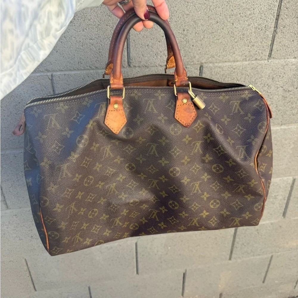Authentic Vintage Speedy 40